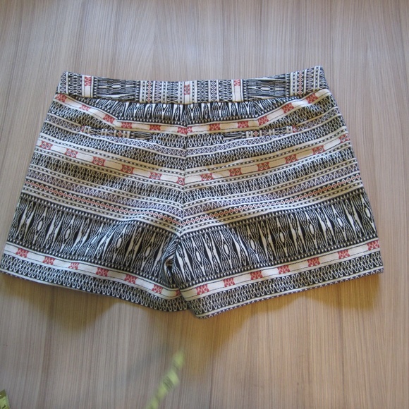 Jacqured Pattern Shorts - Picture 3 of 6